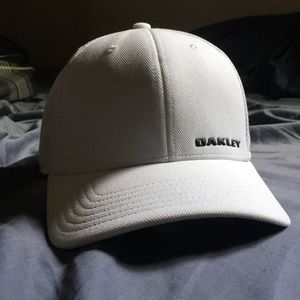 Oakleys men’s hat